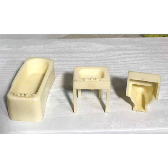 Vtg Marx Doll Furniture Bathroom Cream Color Toilet, Sink and Bathtub Plastic - Picture 4 of 9